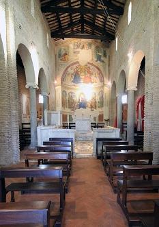 Interno della chiesa di S. Antimo